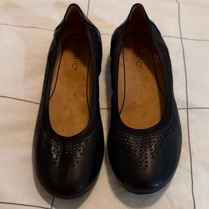 Vionic Women's Black Ballet Flats Size 8